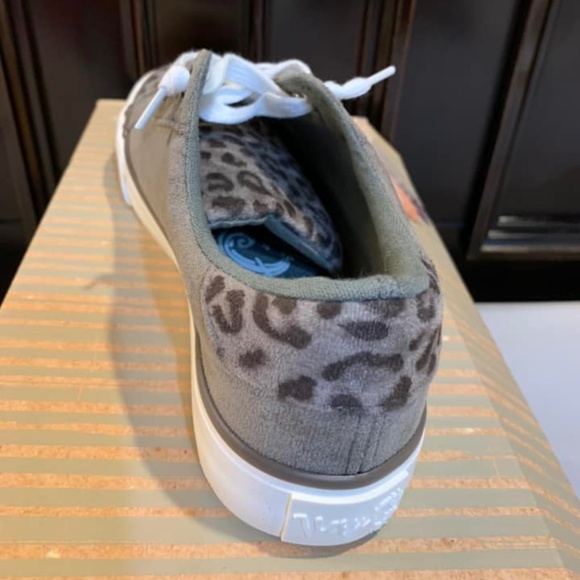 LEOPARD:  Very G Leopard Sneakers - Picture 2 of 5